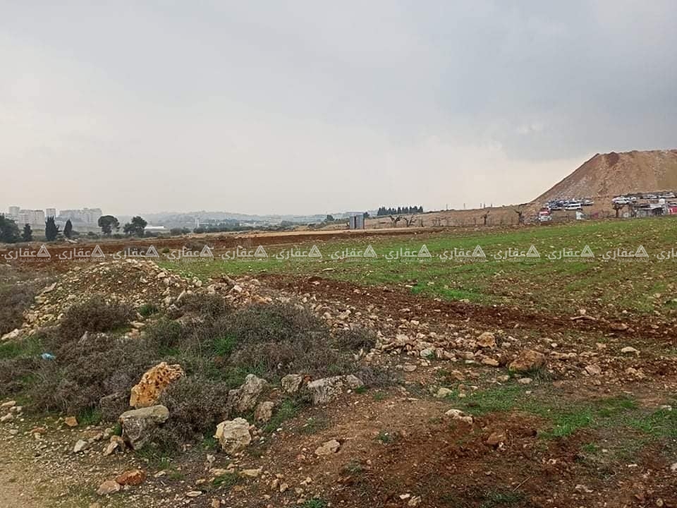 قطعة أرض على شارع الرئيسي بين رفات و بيرنبالا