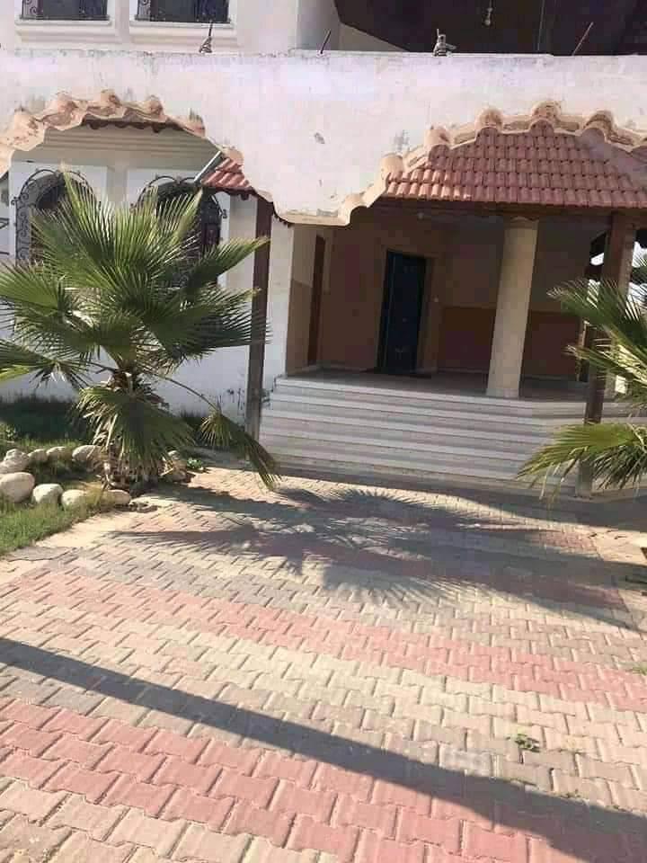 فيلا للبيع مقابل بيت المختار عزات شعت