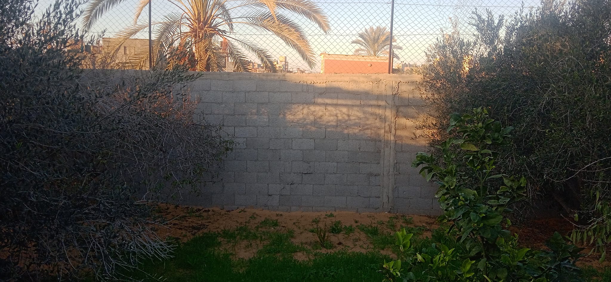 قطعة أرض مصورة باطون للبيع