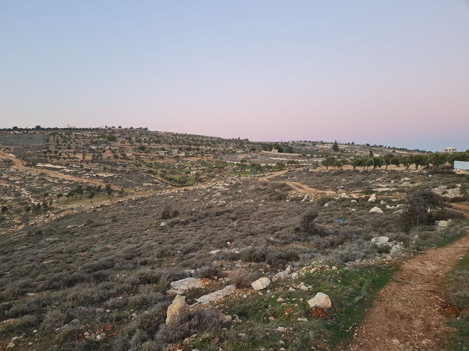 قطعة أرض رائعة جداً وموقع مميز