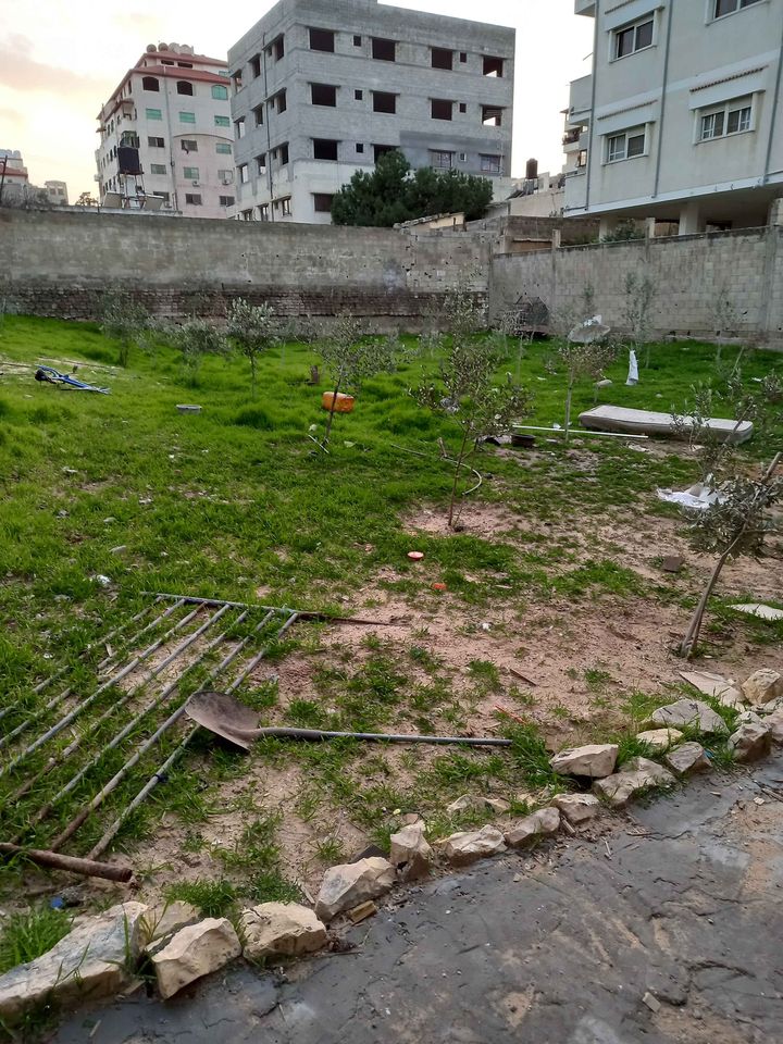 أرض للبيع مع دار باطون  قرب ملعب فلسطين