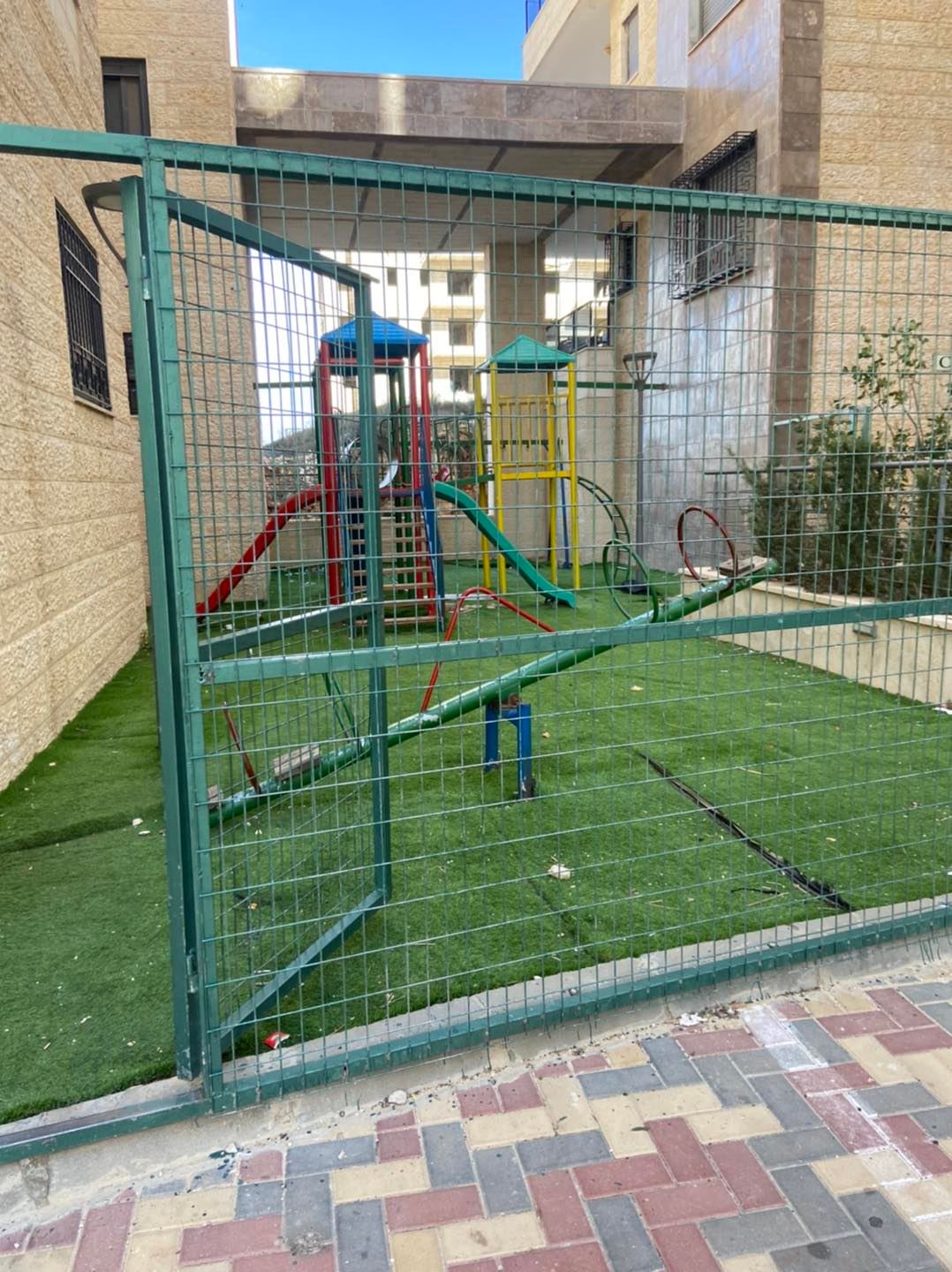 شقة طابقية للبيع قرب شركة جوال   