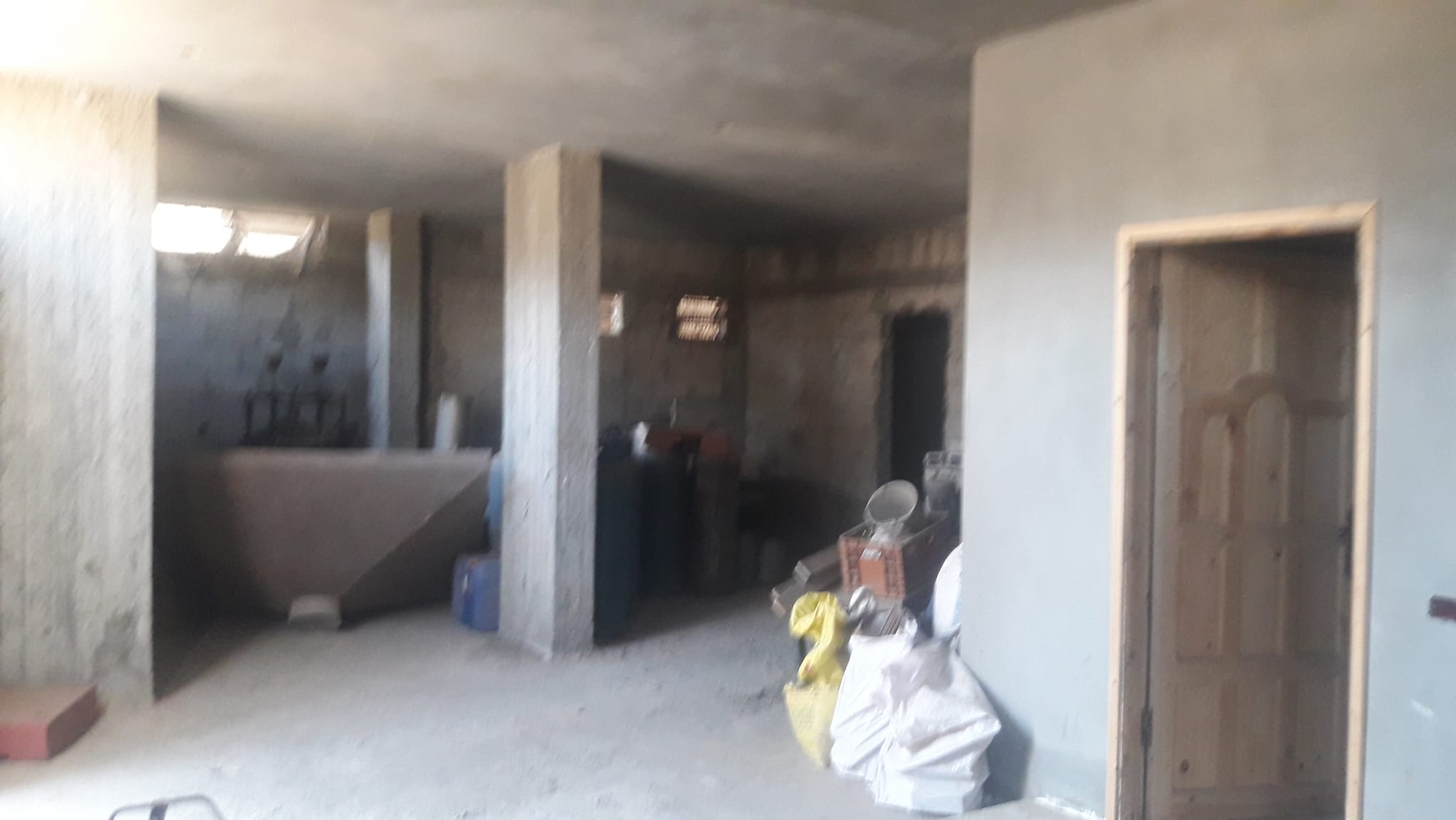 3 حواصل  للبيع  بسعر ولا في الخيال 
