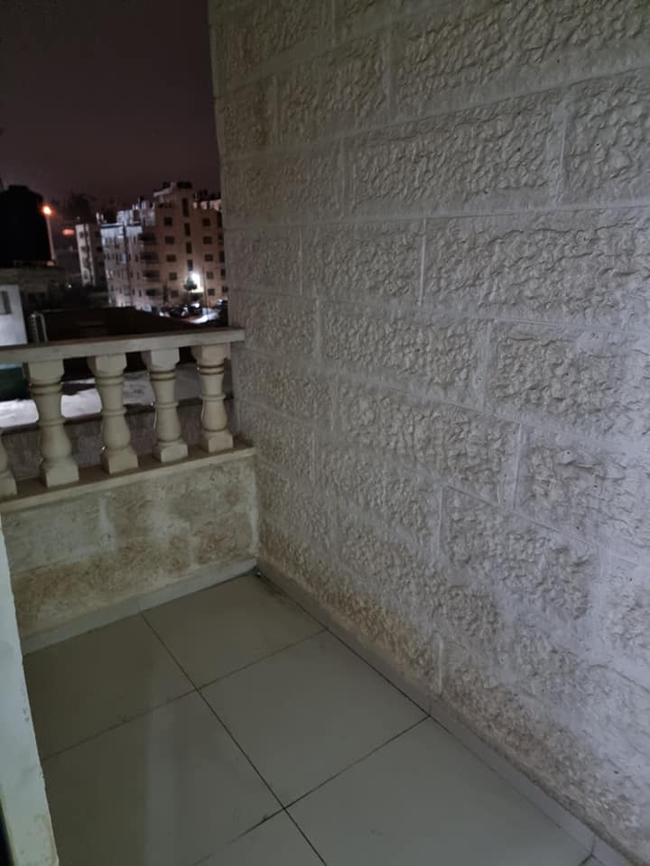 شقة للبيع في عين منجد عمارة vip