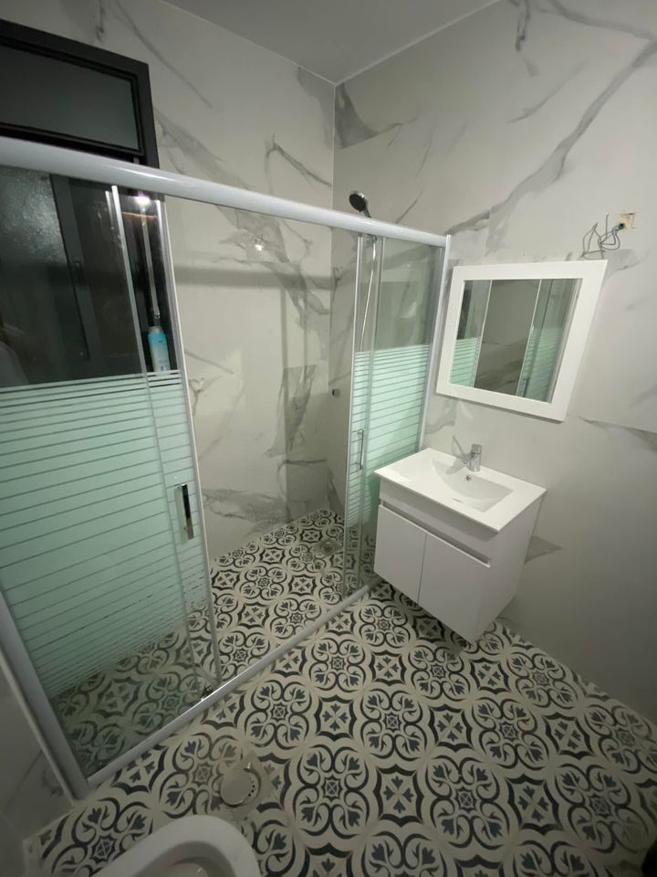 شقة مميزه للبيع مقابل بنك فلسطين - عماره VIP -Tower