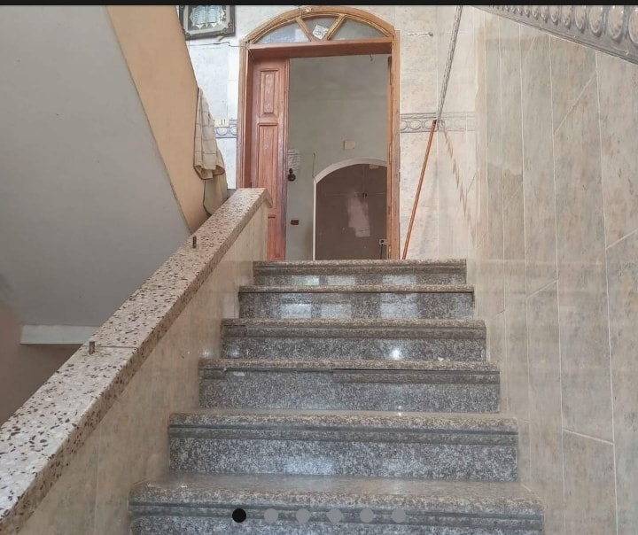 بيت تشطيب ممتاز من طابقين للبيع