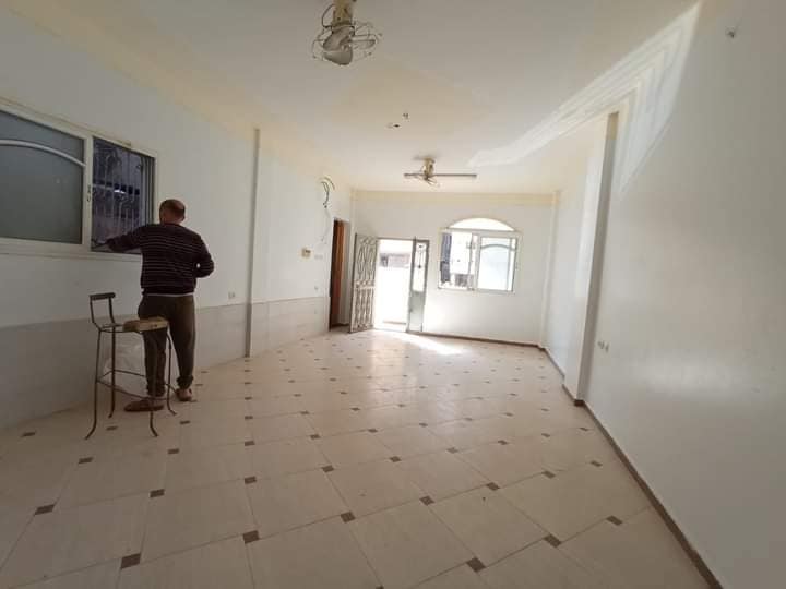 شقة للإيجار  بمدخل مستقل في عمارة خاصة
