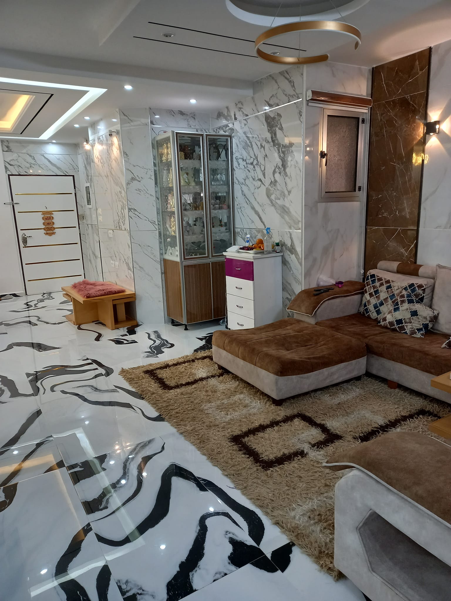 شقه فخمه للبيع بسعر منافس جدا 
