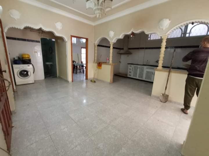 شقة للإيجار  بمدخل مستقل في عمارة خاصة