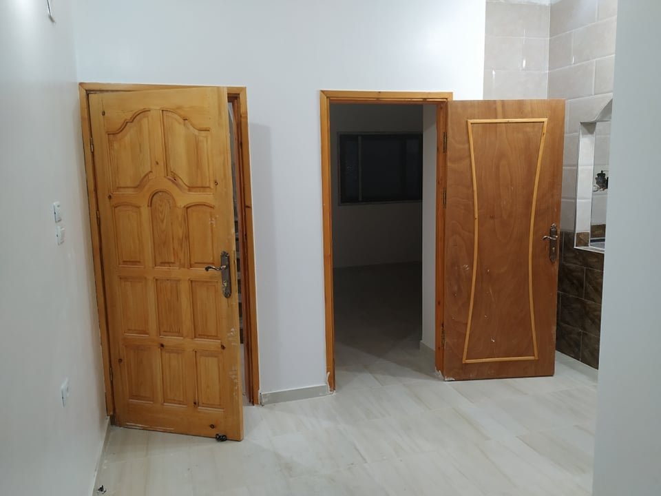 شقق للإيجار تشطيب جديد بالقرب من مسجد معاذ بن جبل