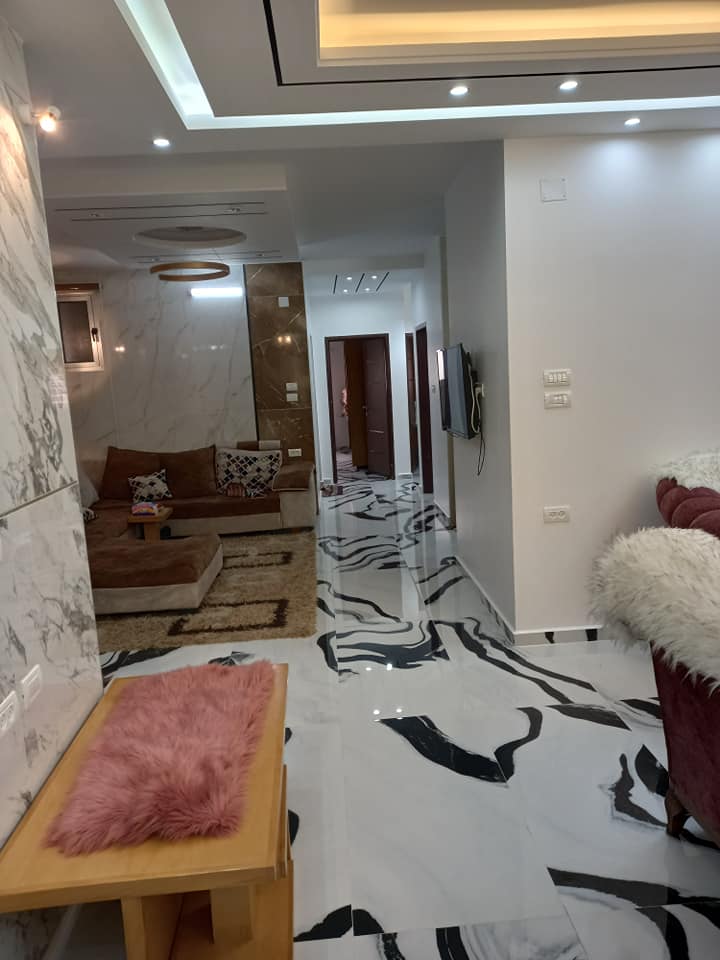 شقه فخمه للبيع بسعر منافس جدا 