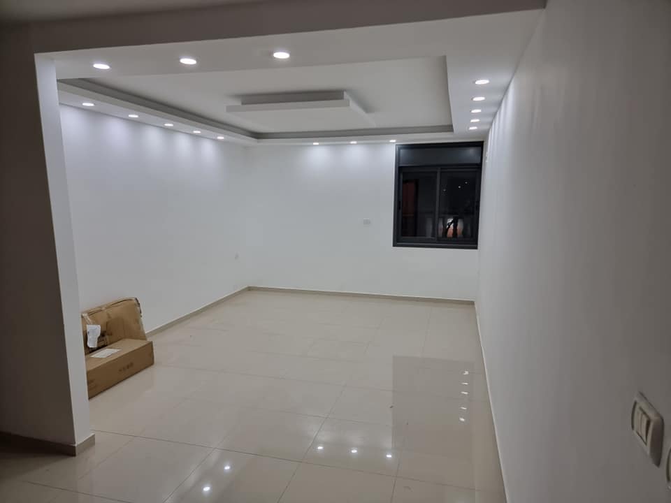 شقة للبيع في عين منجد عمارة vip