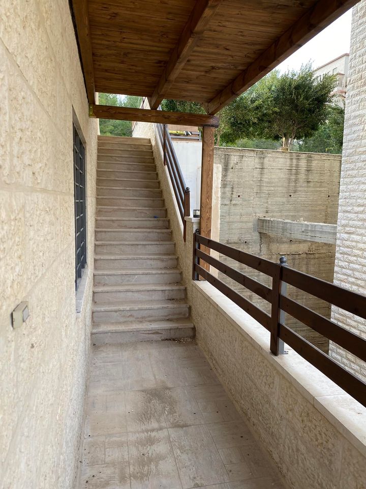 شقة مميزه للبيع مقابل بنك فلسطين - عماره VIP -Tower
