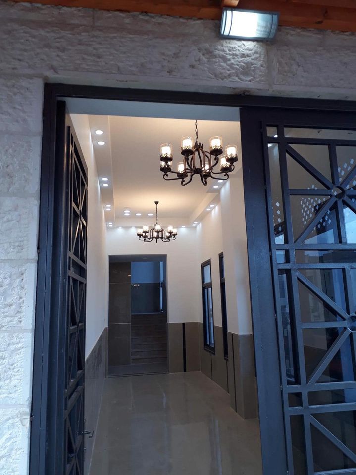 شقة مميزه للبيع مقابل بنك فلسطين - عماره VIP -Tower