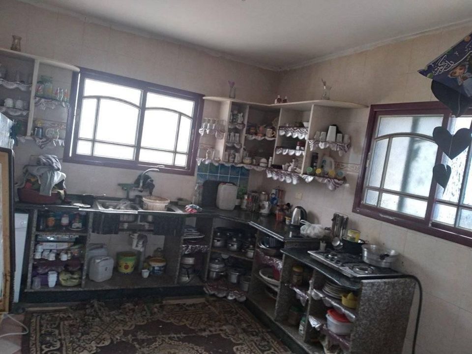 قطعة أرض مبني عليها منزل للبيع
