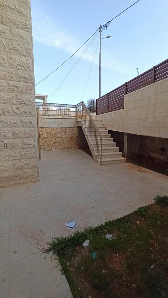  شقة أرضية مع حديقة للبيع