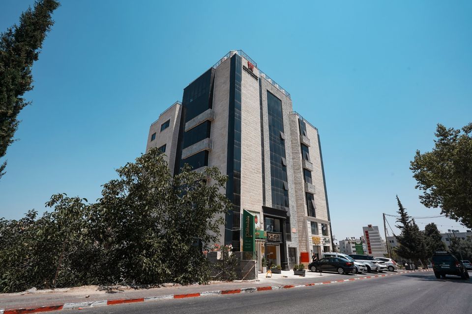 مكتب للبيع مقابل بنك الصفا مباشرة