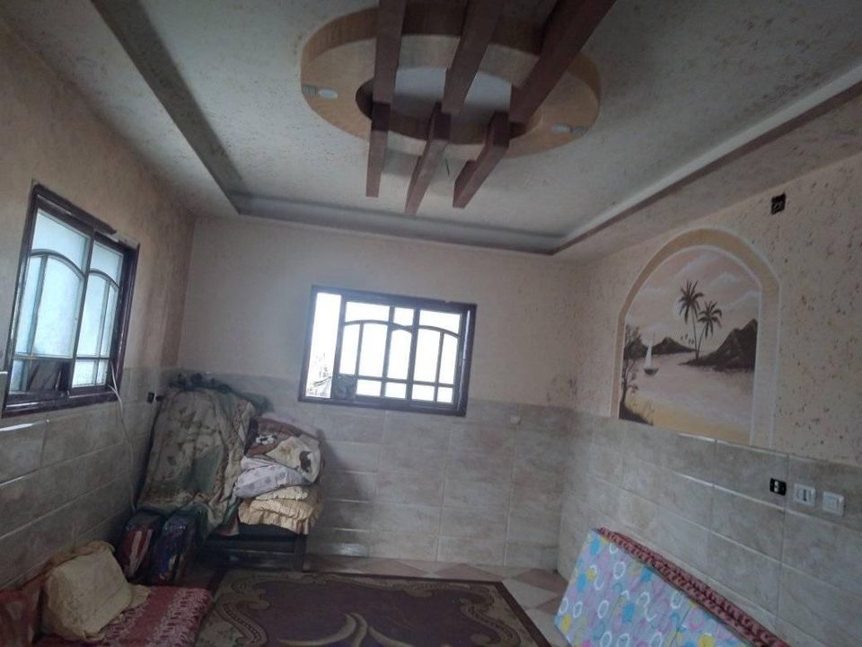 قطعة أرض مبني عليها منزل للبيع