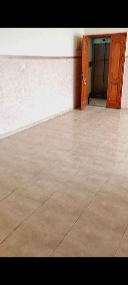 شقة للإيجار غرب مجلس الوزراء‎