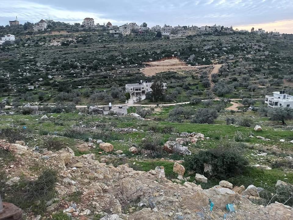 قطعة أرض للبيع في المزرعة الغربية 