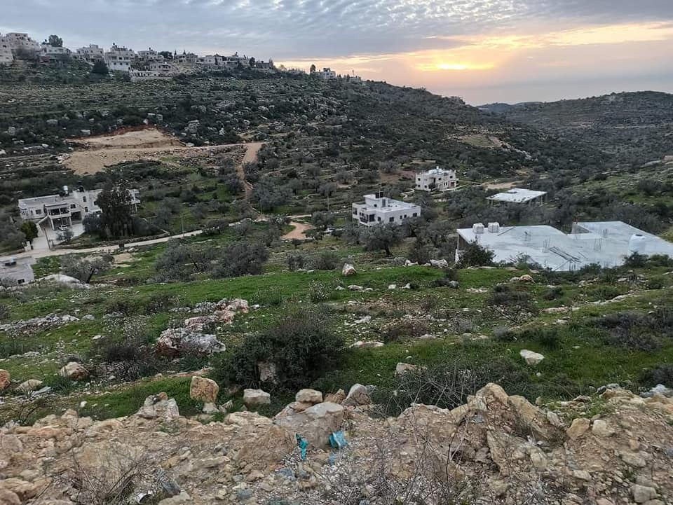قطعة أرض للبيع في المزرعة الغربية 