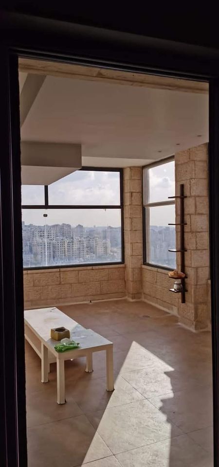 شقه للبيع قرب التلفزيون