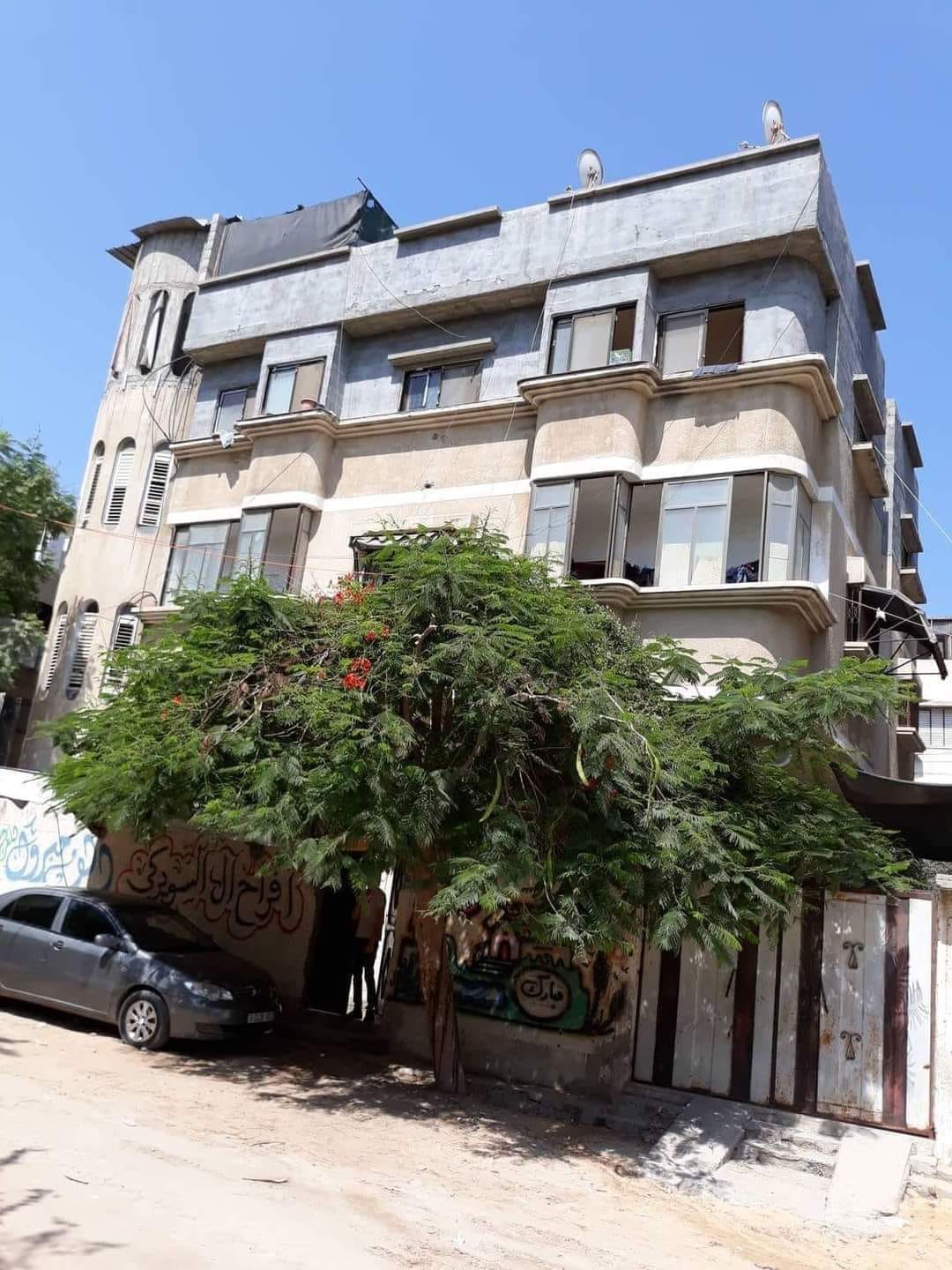  عماره مع جنينة للبيع