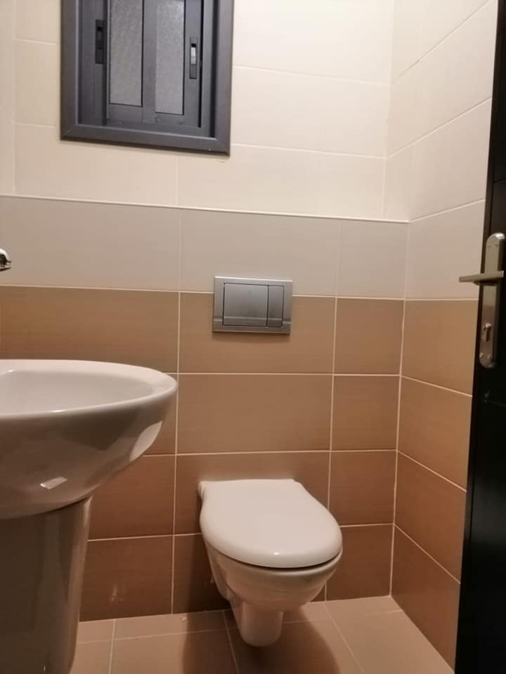شقة للبيع بجانب مسجد عين منجد 