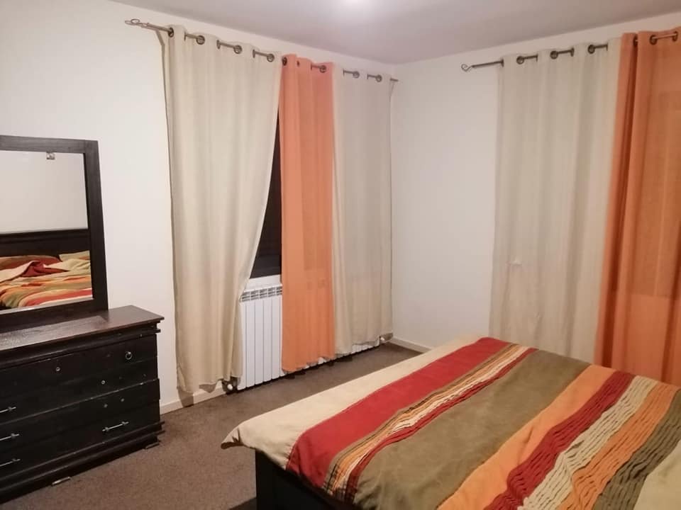 شقة للبيع بجانب مسجد عين منجد 