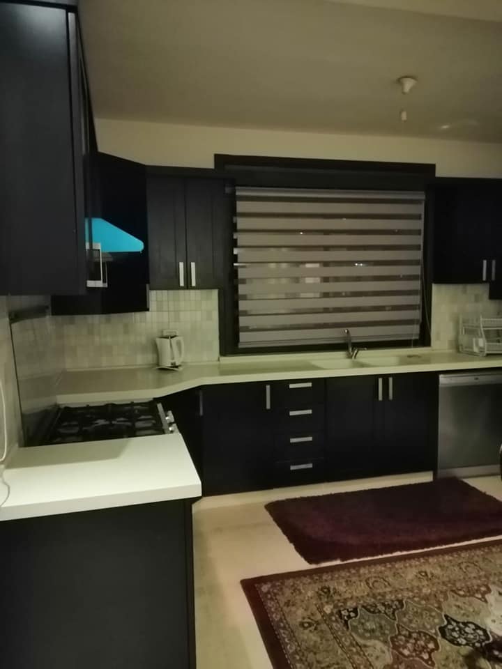 شقة للبيع بجانب مسجد عين منجد 