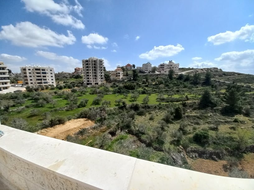 روف في عمارة قيد التشطيب النهائي