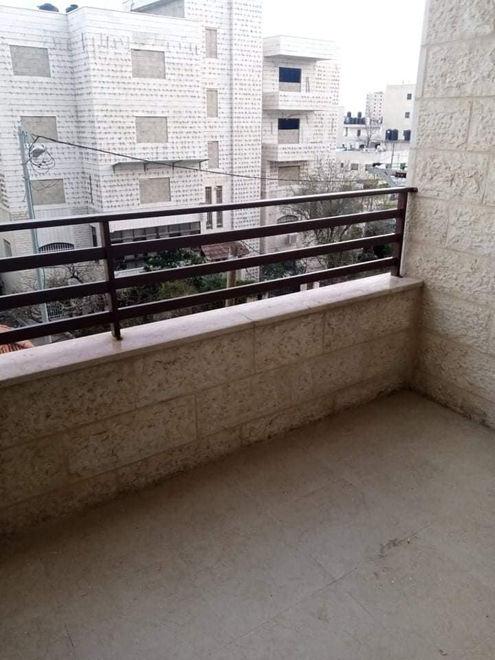 شقة للإيجار قرب قاعة دير طريف