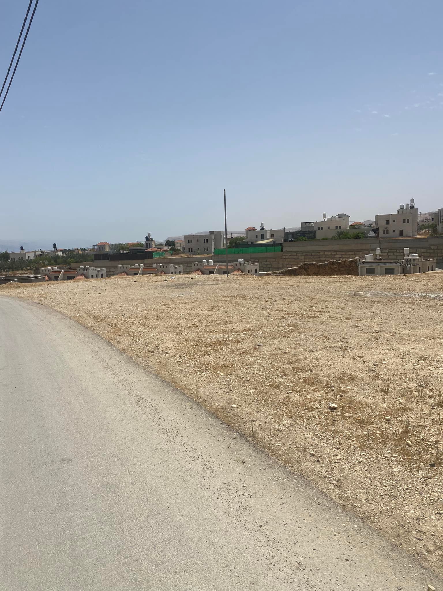 دونم للبيع على الشارع مباشره