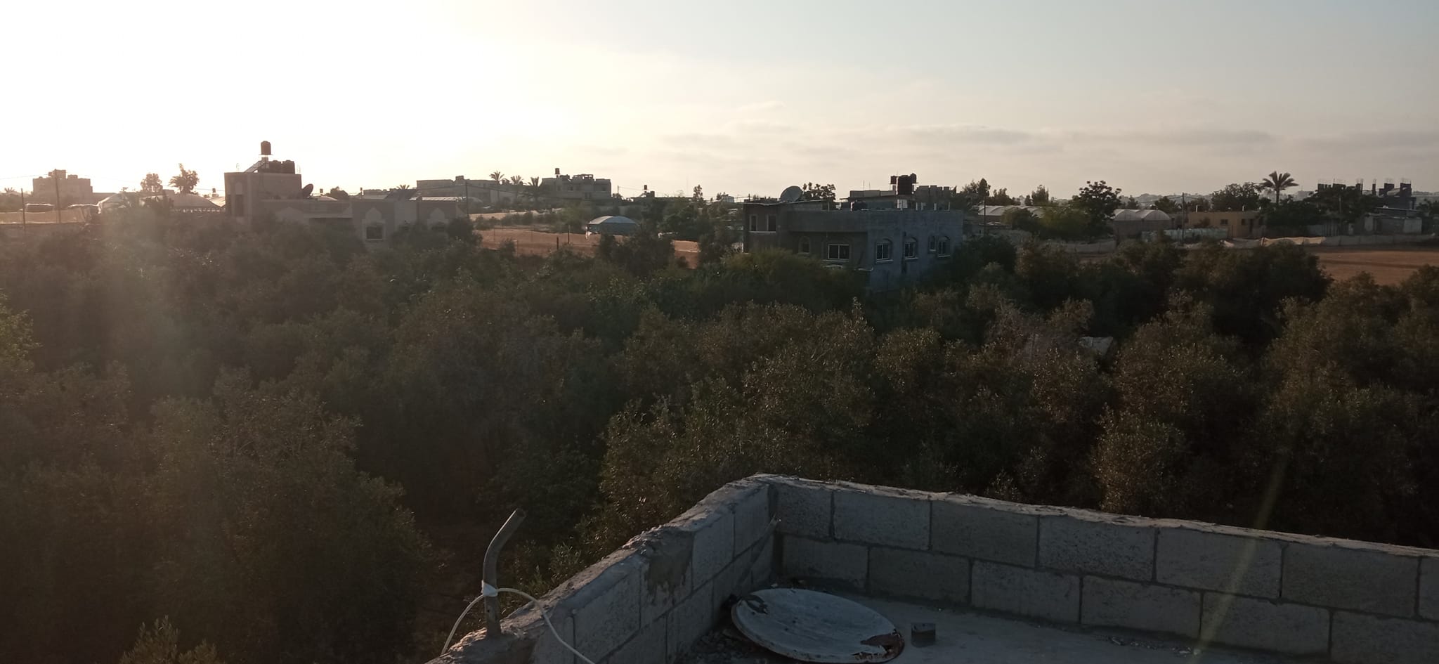 أرض للبيع  مع بيت باطون للبيع