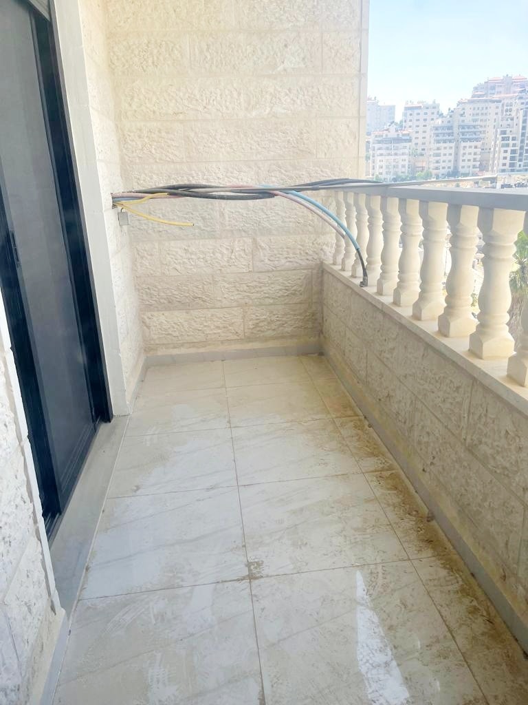 شقة للبيع قريبة على الخدمات والمواصلات