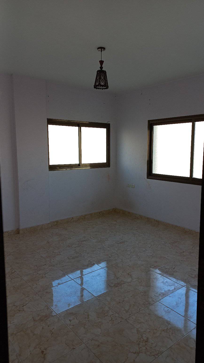 شقة للبيع في عمارة حديثة