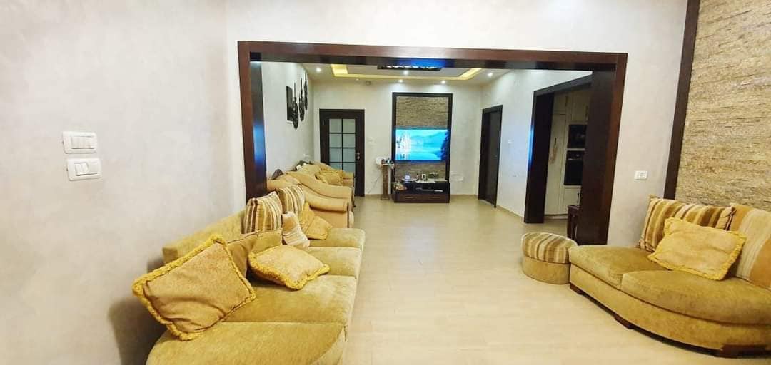 شقة للبيع قرب البلدية 