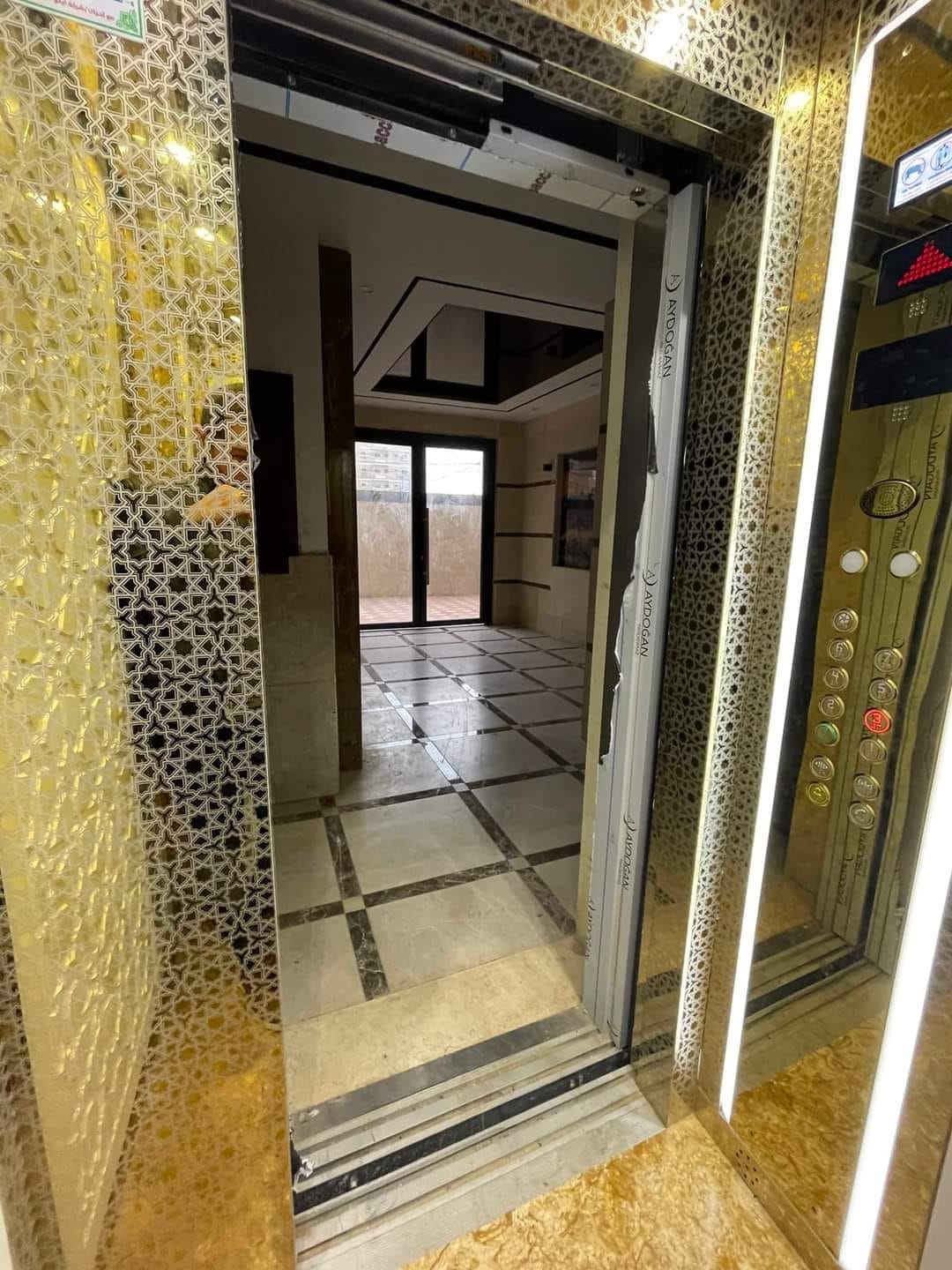 شقة عظم للبيع بالقرب من البحر