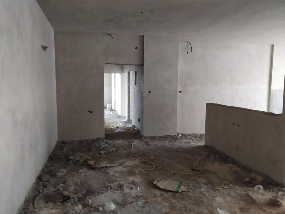 شقة سكنية مشطبة تشطيب جزئي للبيع