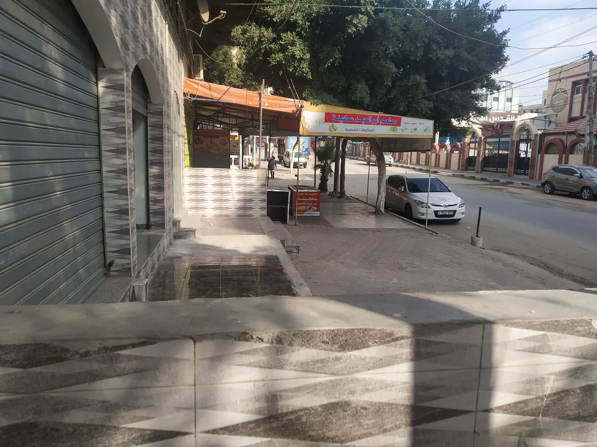 حواصل تجارية عدد (3) للبيع