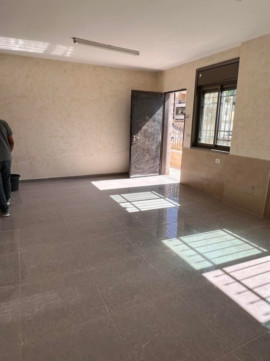 شقة للإيجار غير مفروشة بالقرب من مدرسة الاوائل
