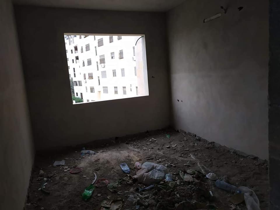 شقة سكنية مشطبة تشطيب جزئي للبيع