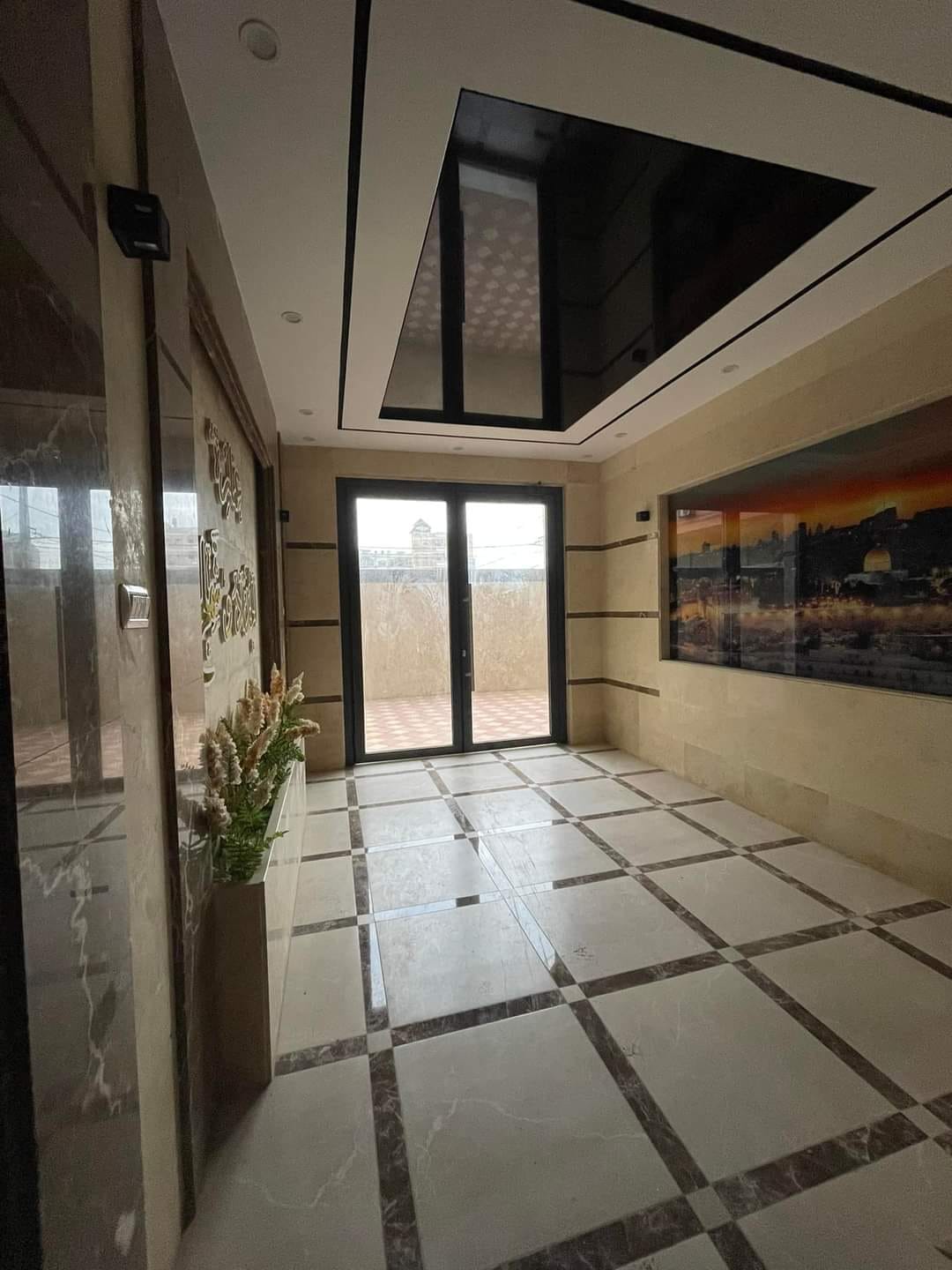 شقة عظم للبيع بالقرب من البحر