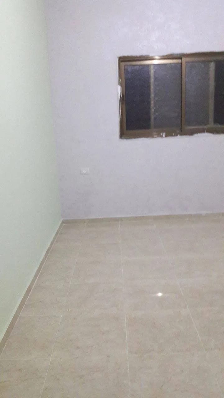 شقة للبيع في عمارة سكنية غرب شارع الولادة