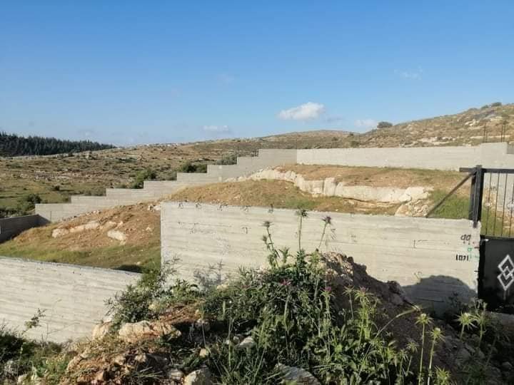  قطعة أرض في موقع حيوي 
