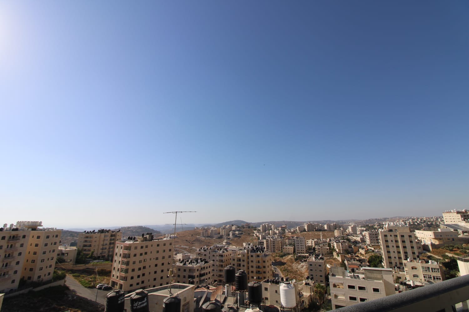 روف مع إطلاله ترس رائعه و مميزة غير مكشوفة