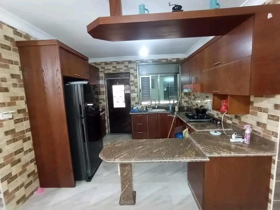 شقة جاهزة للسكن الفوري مقابل مسبح الصنوبر