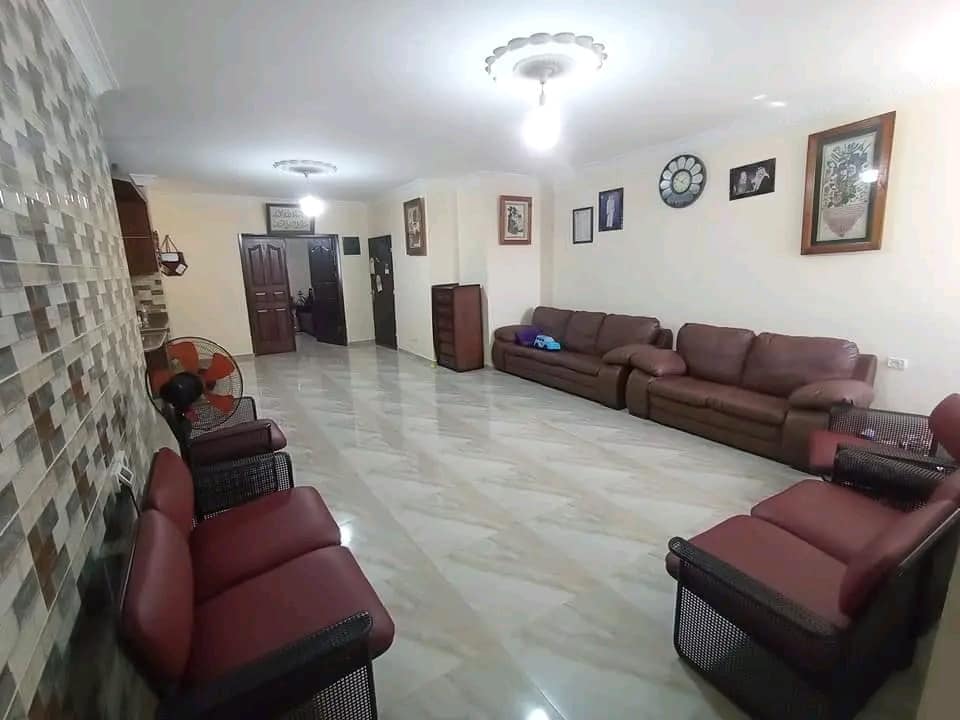 شقة جاهزة للسكن الفوري مقابل مسبح الصنوبر