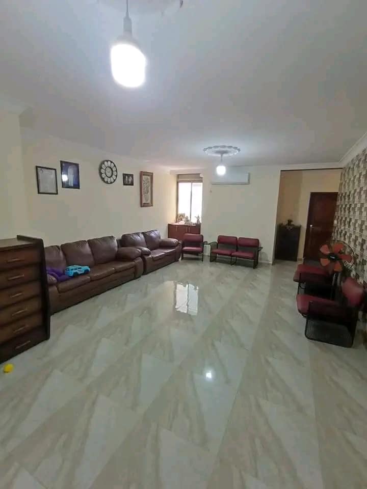 شقة جاهزة للسكن الفوري مقابل مسبح الصنوبر