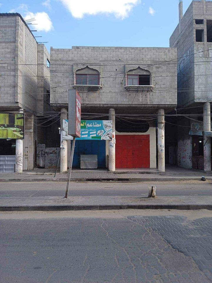 منزل للبيع على الشارع العام